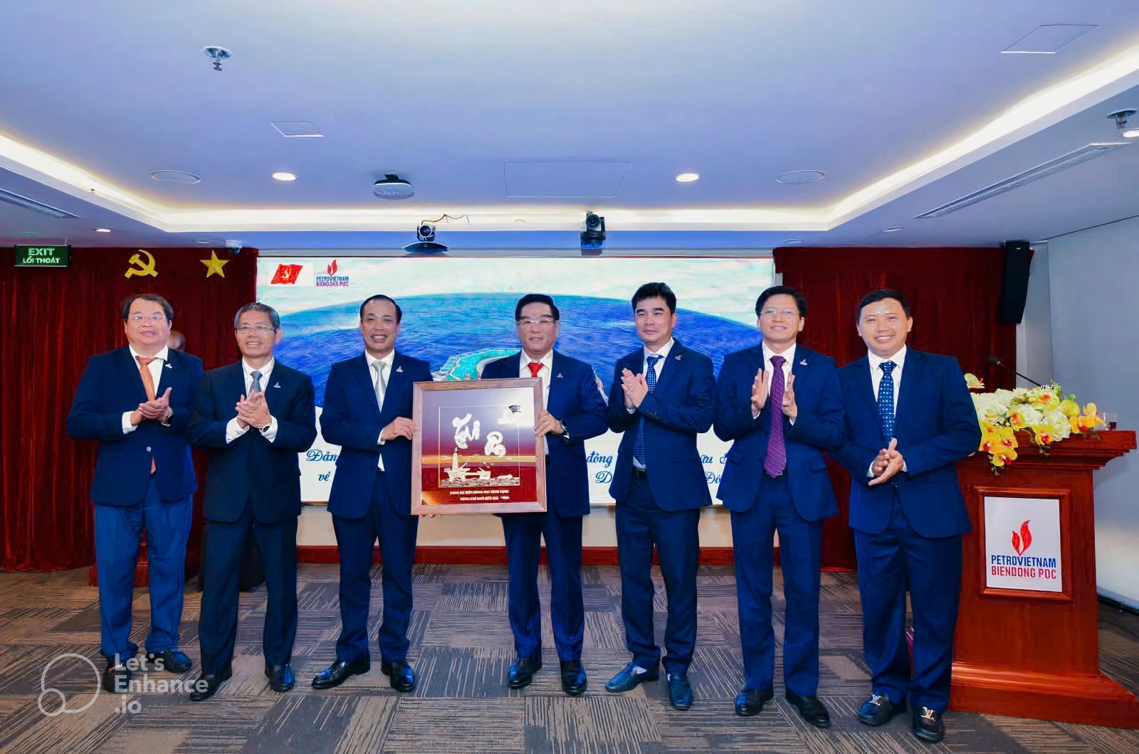 Quà tặng mạ vàng được sử dụng trong sự kiện tri ân đối tác